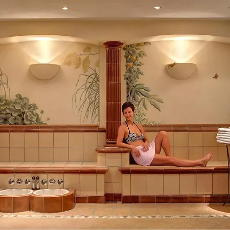 Schmitt Garni Hotel 4*