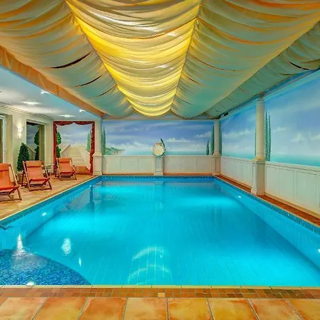 Schmitt Garni Hotel 4*
